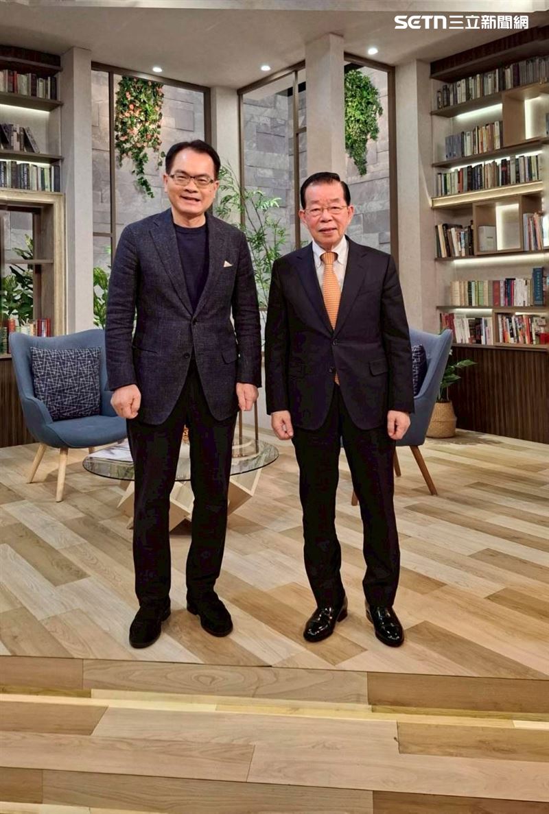 謝長廷接受《話時代人物》節目主持人鄭弘儀專訪(圖/話時代人物)