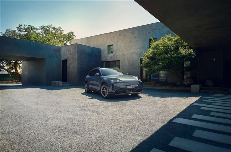 定位介於入門Cayenne Electric與旗艦Turbo版本之間。(圖/Porsche提供)