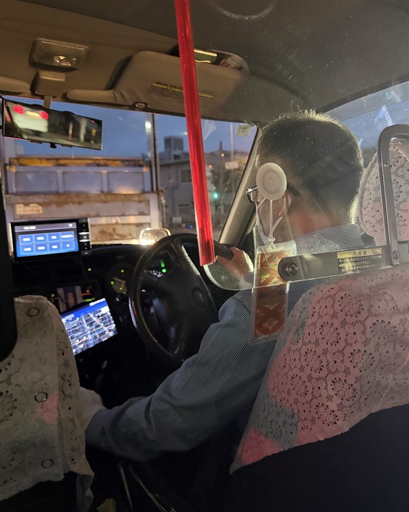 日本司機用語音翻譯表示,「我們都是人類,如果都能和睦相處那就太好了!」讓蔡阿嘎相當感動。(圖/翻攝自蔡阿嘎Threads)