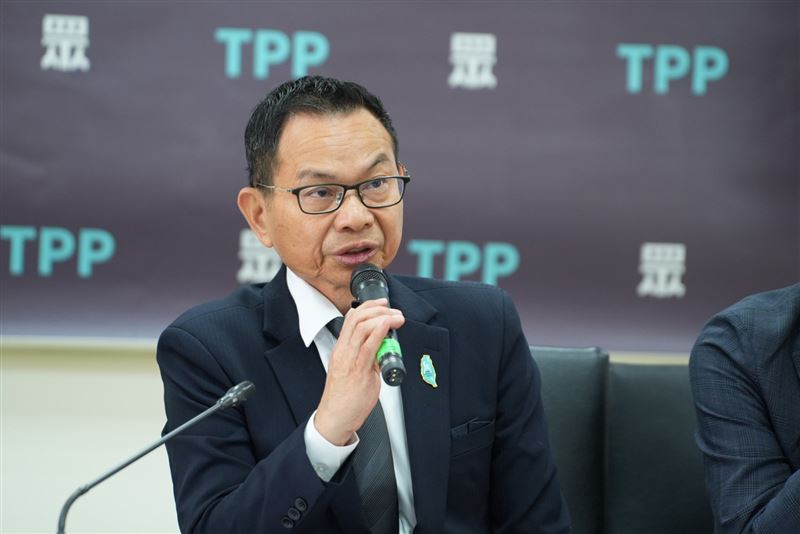 民眾黨團總召陳清龍表示,忠誠不應以出身地判斷,而民進黨這麼多共諜,這些人不是台灣出生的?(圖/民眾黨團提供)