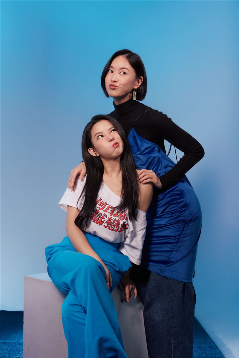 郭書瑤(左)與鍾瑶大聊兩人深厚友誼。(圖/快電商提供)