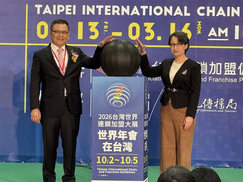 台灣連鎖加盟協會理事長吳永強宣布啟動「千家品牌海外推廣計畫」，結合10月世界連鎖年會主場優勢，推動品牌國際化。同時爭取國家級認證榮譽與國產鮮乳通路連結，協助青年以低門檻、無天花板的商業模式走向全球。（圖／記者師瑞德攝影）