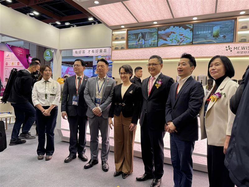 台灣連鎖加盟協會理事長吳永強宣布啟動「千家品牌海外推廣計畫」，結合10月世界連鎖年會主場優勢，推動品牌國際化。同時爭取國家級認證榮譽與國產鮮乳通路連結，協助青年以低門檻、無天花板的商業模式走向全球。（圖／記者師瑞德攝影）