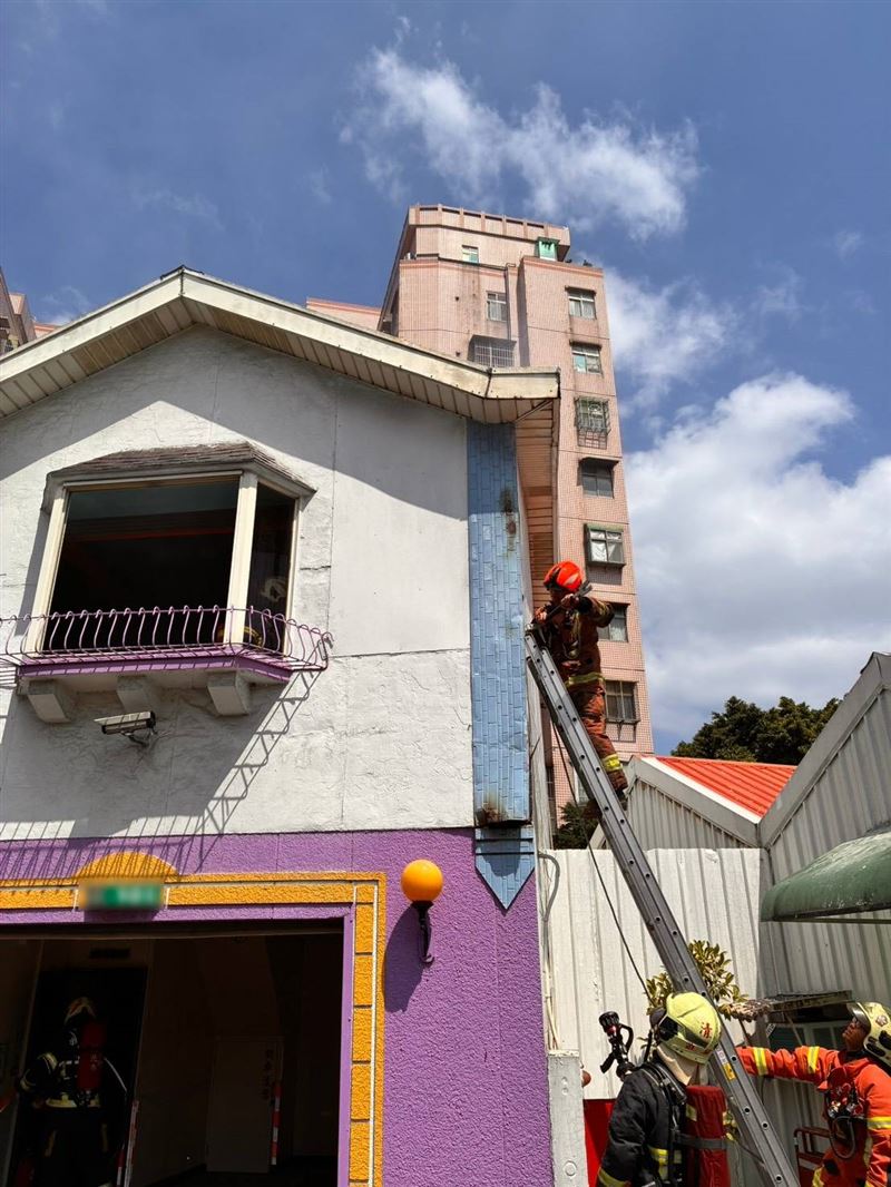 消防隊獲報到場搶救。(圖/翻攝畫面)