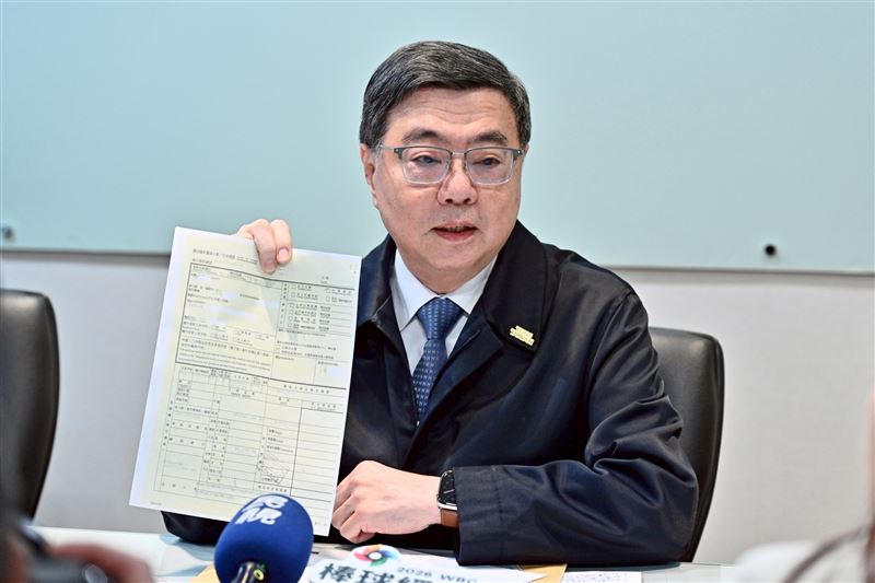 行政院長卓榮泰、秘書長張惇涵、發言人李慧芝13日公開包機單據。（圖／政院提供）