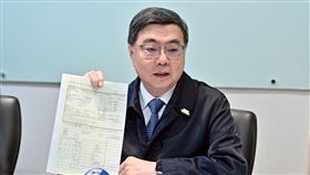 行政院長卓榮泰、秘書長張惇涵、發言人李慧芝13日公開包機單據。（圖／政院提供）