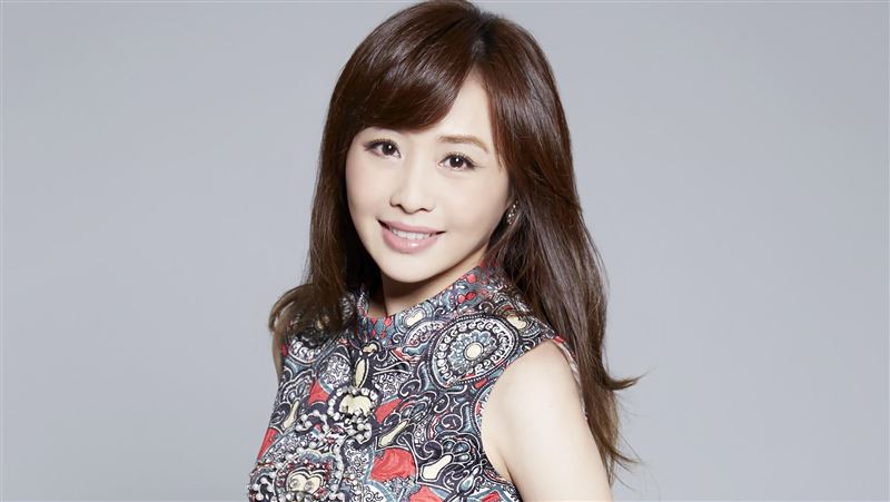 吳淑敏揭秘大馬做秀撞邪「靈異趣事」 靠「秀場天王合照」一覺到天亮。(圖/高雄流行音樂中心提供)