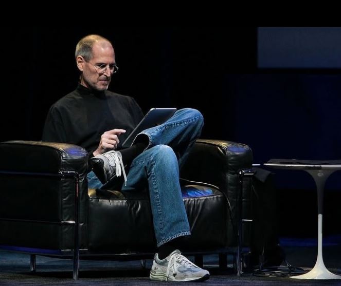 《蘋果之道》曝光外界不知道的蘋果公司10個秘密、書寫:蘋果如何穿梭在人文藝術與科技的交會點,改寫人類生活型態。(圖/翻攝自IG @stevejobsok)