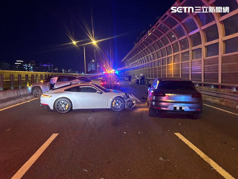 台74台中北屯段發生5車追撞事故,車禍起因竟是保時捷凱燕追撞保時捷911。(圖/翻攝畫面)
