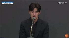 南韓男星金秀賢近年深陷爭議風波，演藝事業一度陷入停擺，距離事件爆發已過1年，相關官司仍在進行中。（圖／翻攝自연합뉴스TV YouTube）