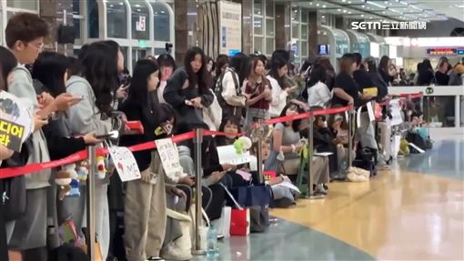 高雄櫻花季！粉絲排隊「石頭、睡袋」占位