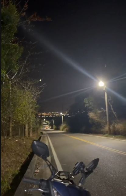 大肚山區近日接連發生兩起機車騎士誤信導航迷路受困案件。(圖／翻攝畫面)