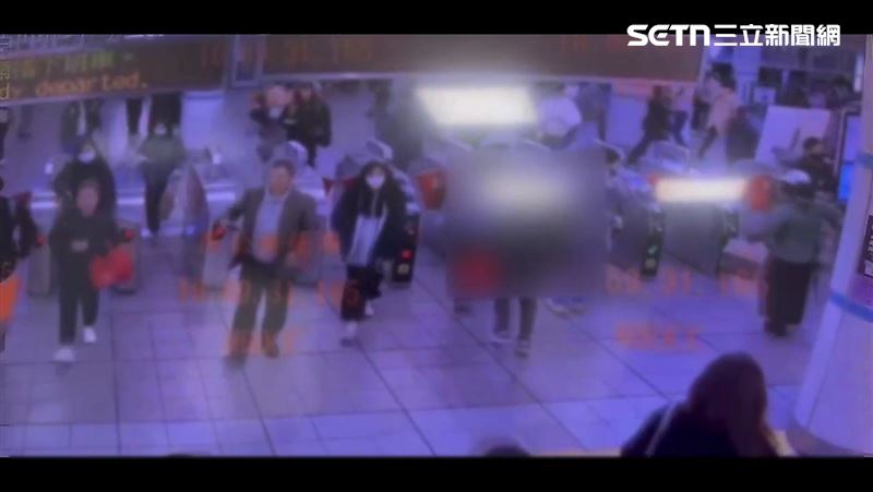 高女在捷運南京復興站搭車，短短20分鐘就被偷走錢包。（圖／翻攝畫面）