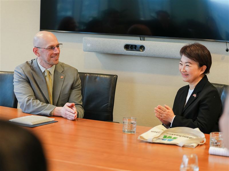 盧秀燕出訪美東飛抵波士頓,第一站訪問姐妹市曼徹斯特市,與市長進行市政交流。(圖/台中市政府提供)