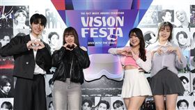 YouTuber「快樂寶賤」與KOL麵麵、松鼠、江北北受邀搶先體驗VR裝置。（圖／記者鄭孟晃攝影）