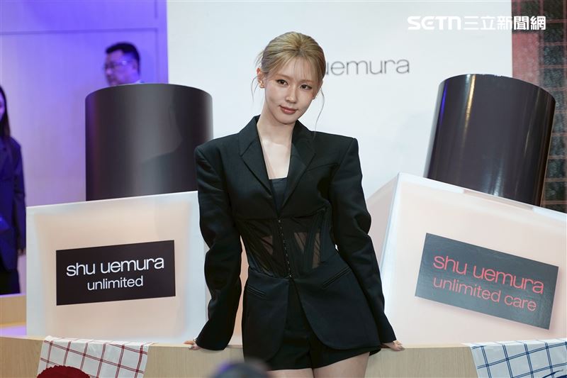 薇娟（MIYEON）笑說自己吃了一整盒牛軋餅。（圖／記者鄭孟晃攝影）