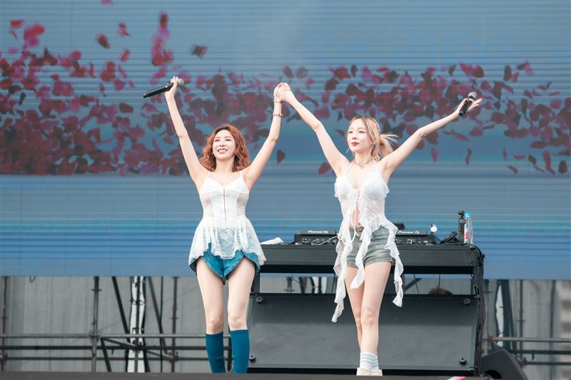 DJ妖嬌（左）、DJ AQUA為櫻花季拉開序幕。（圖／寬寬整合提供）