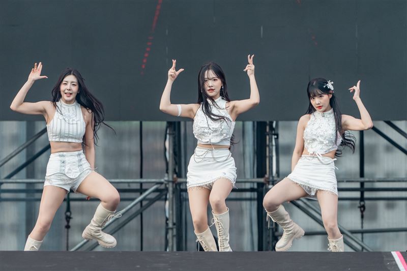 洋基女孩啦啦隊（左起）睦那京、李素敏、崔洪邏。（圖／寬寬整合提供）