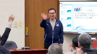 李四川首政見瓢蟲巴士　AI製圖板車都搞錯