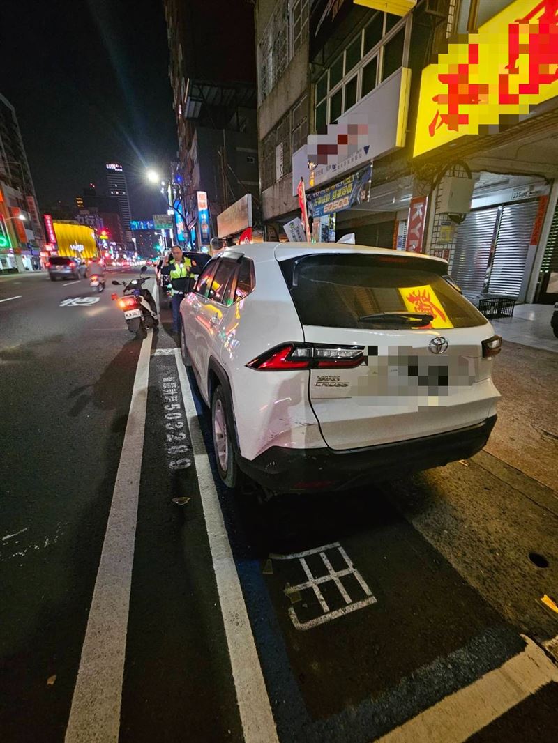 郭姓車主取車時發現後保險桿被撞上，對方還肇事逃逸。（圖／翻攝畫面）