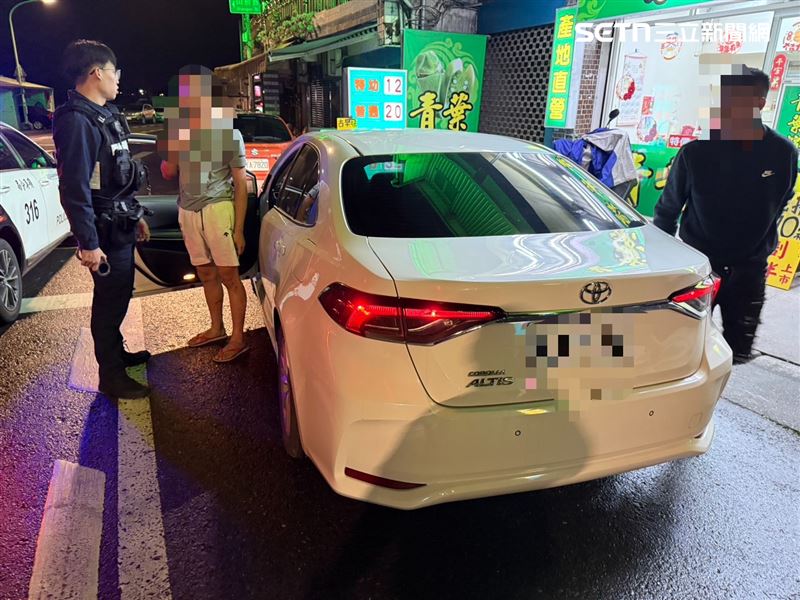 士林警方在宜蘭礁溪攔下柯女及2名車手轎車。(圖/翻攝畫面)