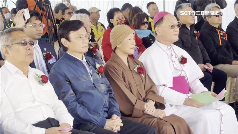 正德社會福利慈善基金會董事長演音大德（前排左起第3位）出席動土典禮