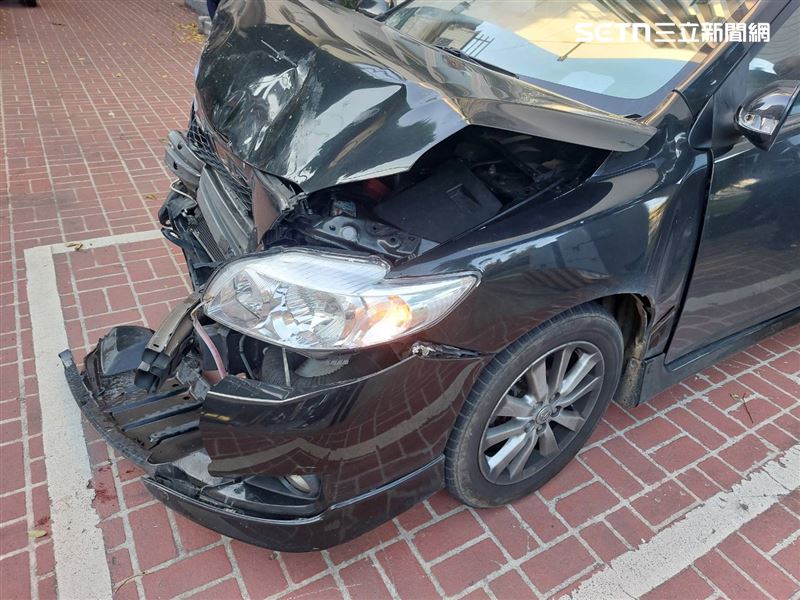 桃園,車牌,毒品,警匪,武士刀,毒駕,拒檢,警車（圖／翻攝畫面）