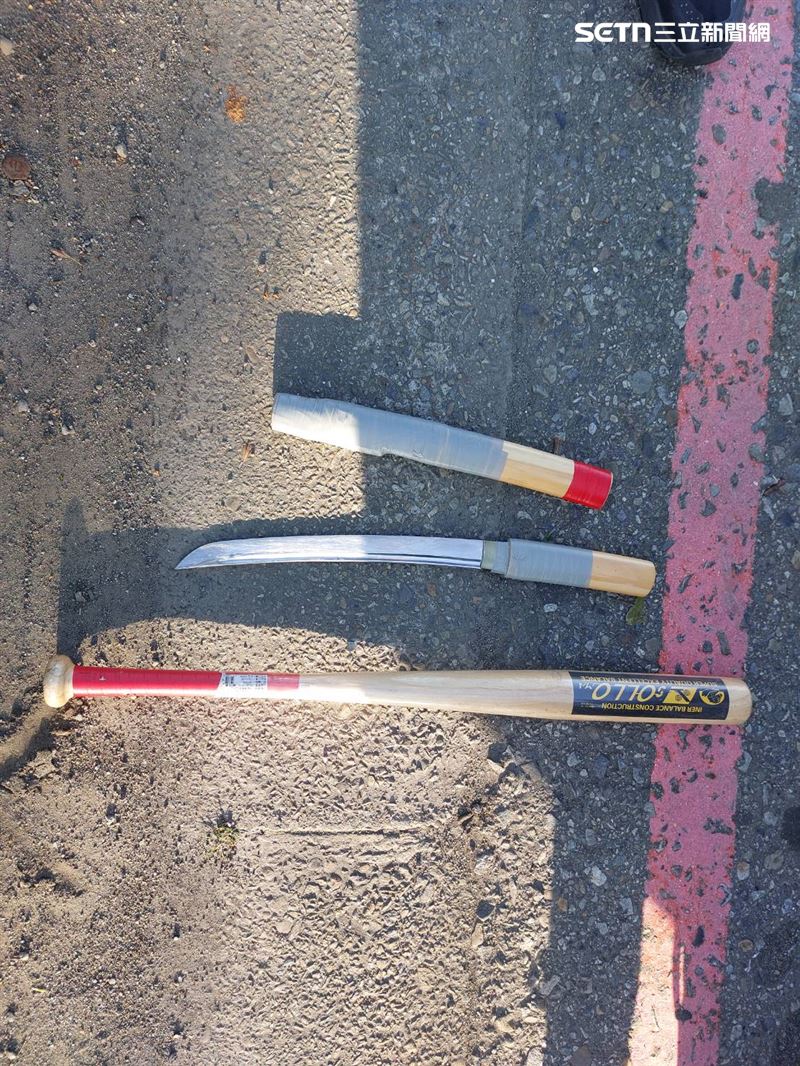 桃園,車牌,毒品,警匪,武士刀,毒駕,拒檢,警車（圖／翻攝畫面）