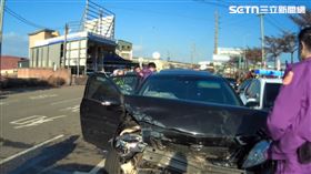 桃園,車牌,毒品,警匪,武士刀,毒駕,拒檢,警車（圖／翻攝畫面）