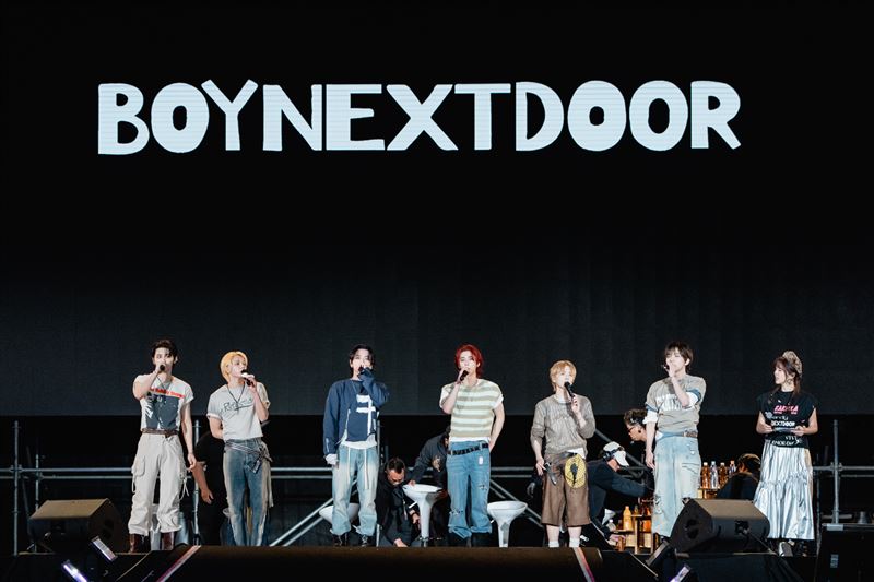 BOYNEXTDOOR（左起）泰山、成淏、宰鉉、李涵、RIWOO、雲鶴。（圖／讀者提供）