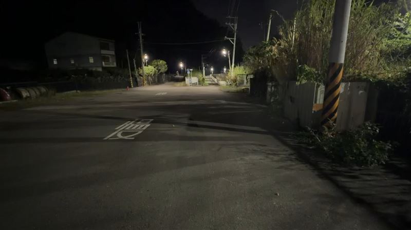 傅男與紀女車停在豐勢路二段自然水廠旁空地，2人在車內發生口角。（圖／記者邱瑞揚攝影）