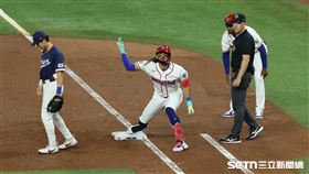 WBC8強賽，多明尼加隊右外野手小塔提斯（Fernando Tatis Jr.）敲出安打，送回第3分。（圖／特派記者劉彥池攝影）