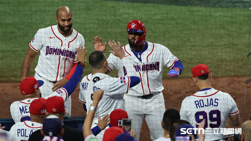 WBC8強賽,多明尼加隊滿壘選到保送攻下第6分。(圖/特派記者劉彥池攝影)