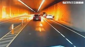 火炎山隧道飆車族橫行　警扣運兵車逮人（圖／翻攝畫面）