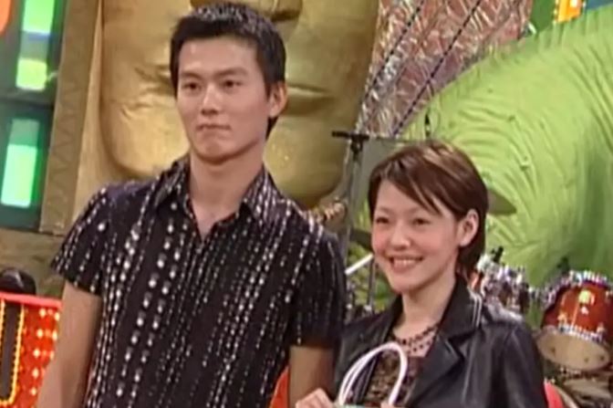 小S(右)高中暗戀的學長現在為雲門舞集藝術總監鄭宗龍。(圖/翻攝自《娛樂百分百》YouTube)