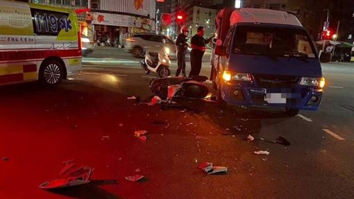 高雄貨車轉彎未禮讓！女騎士慘噴飛腦出血