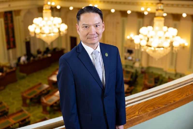 加州眾議員謝德智加州眾議員謝德智（Tri Ta）針對中國施壓其社群貼文、公開與駐舊金山辦事處長伍志翔合照一事，強硬回應表示加州民選官員不聽命於中共。（圖／中央社）