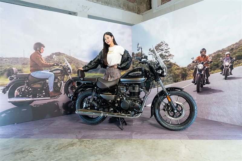 Royal Enfield Meteor 350全新車色皇家黑。（圖／太古提供）
