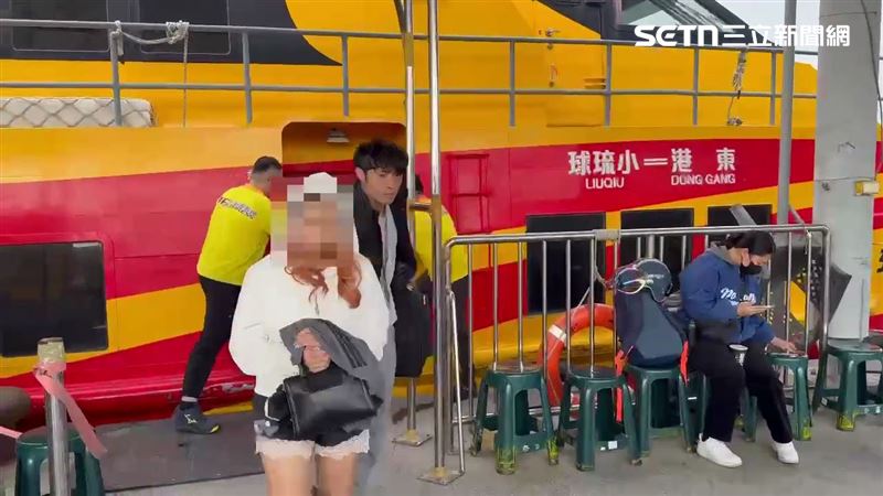 警方偵破陽明院區虛幣搶案，並在小琉球逮捕2名陪搖妹。（圖／翻攝畫面）