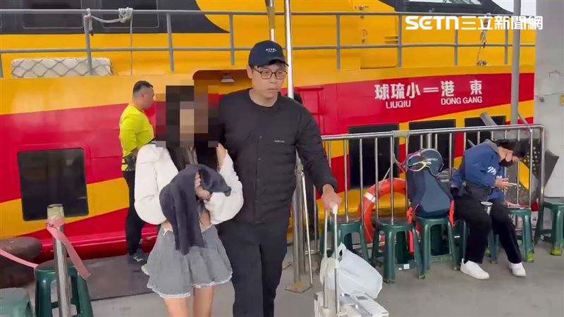 警方偵破陽明院區虛幣搶案，並在小琉球逮捕2名陪搖妹。（圖／翻攝畫面）