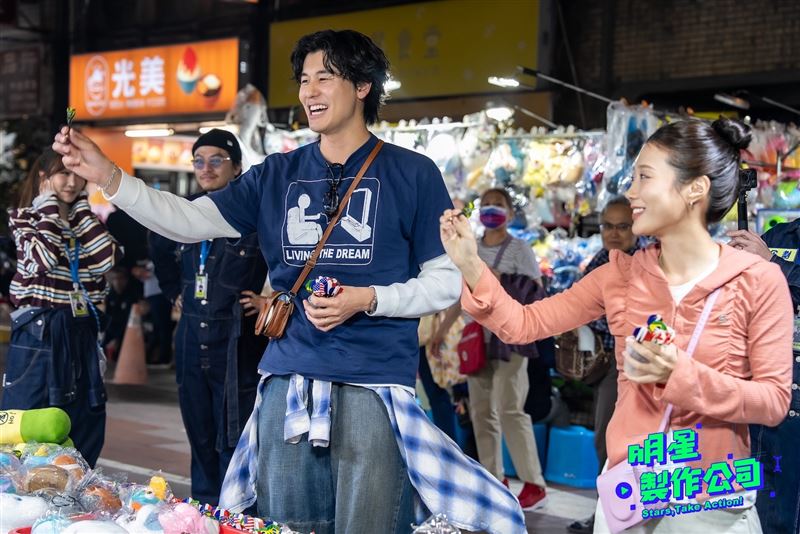 風田與金針菇展開「日韓大對抗」，看誰最了解台灣本土文化。(圖／TVBS提供)