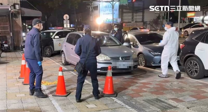 13日發生在豐原區,62歲傅男與紀姓女友在車內談判分手,傅男突持刀割喉女友後,開車載屍至派出所投案。(圖/翻攝畫面)