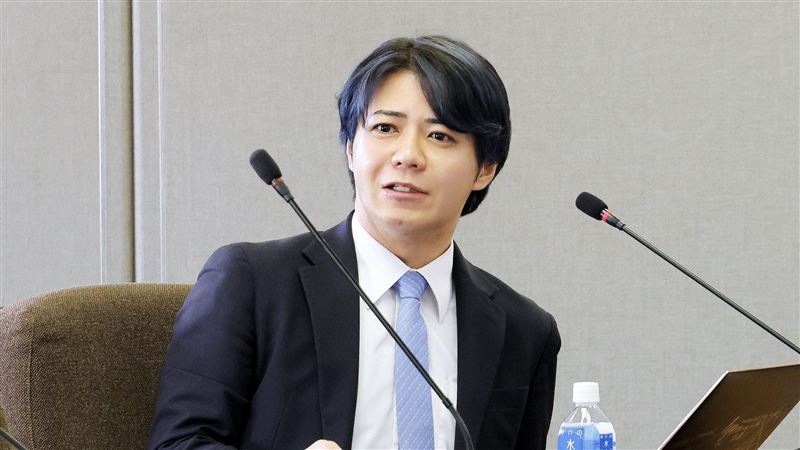 日議員「偶爾割草」戰小草竟引「他」入局