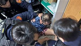 宜蘭,手遊,剪刀,凶殺案,命案,喝醉,殺人,破門攻堅。（圖／翻攝畫面）