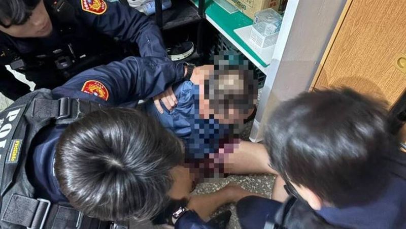 宜蘭奪命剪刀!男疑耳機遭竊、當街刺死友