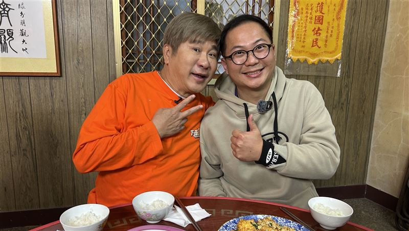 胡瓜粉絲曬法拉利車、千坪豪宅 震撼全場