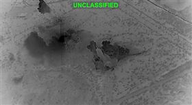 美軍公開轟炸哈爾克島畫面，並表示「美軍已摧毀哈爾克島上所有軍事目標」。（圖／翻攝自川普Truth Social）