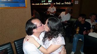 王瑞德結婚41年天天服務妻2h!被讚真男人