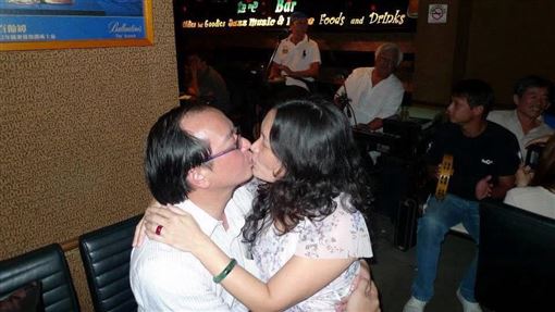 王瑞德結婚41年天天服務妻2h!被讚真男人