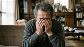 日本63歲公務員為了一圓搭郵輪環遊世界的美夢，不顧上司警告硬是違規曠職14天，最終慘丟公職鐵飯碗，悔不當初。（示意圖，由AI生成）